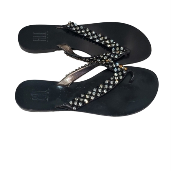 Pelle Moda Womens Rhinestone Strap Thong Sandals Flats Flip flop shoes sz 9M - Picture 1 of 12